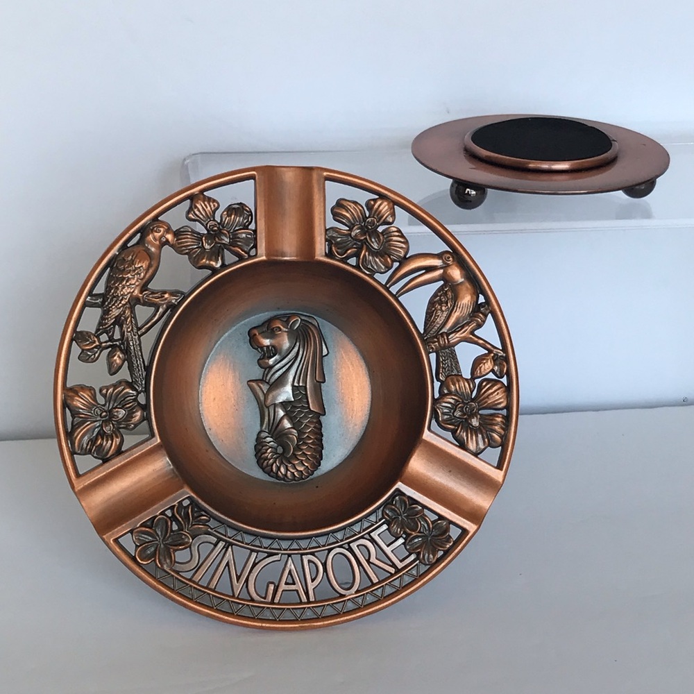 Classic Singapore Merlion Metallic Bronze Color Ashtray & Small Stand Souvenir